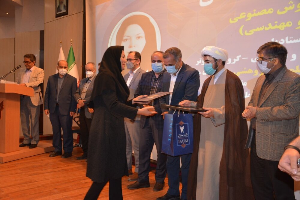 به 30 پژوهشگر برتر دانشگاه آزاد اسلامی مشهد جوایزی اهدا شد