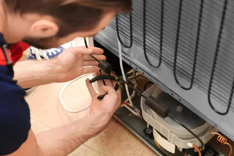 علت یخ زدن لوله پشت یخچال