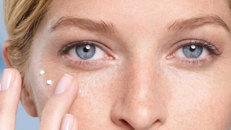برای دور چشم چی بزنم؟