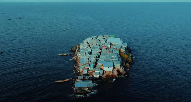 کوچک‌ترین و پرجمعیت‌ترین جزیره جهان/ جزیره‌ای شبیه لاک‌پشت زره‌پوشی/ عکس