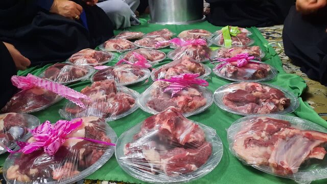 توزیع بیش از۱۰ هزار بسته گوشت قربانی بین نیازمندان شهرستان آمل ‌