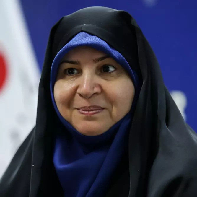 نویسنده کتاب درخت کاج :معصومه رامهرمزی