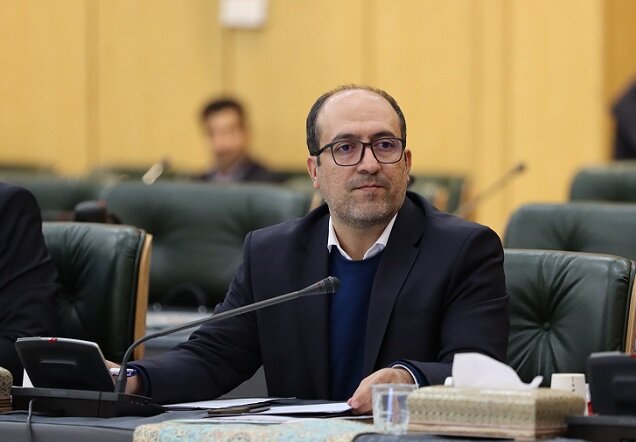 فقط به آراستن واحد پول ملی فکر نکنیم/ به دنبال رفع ریشههای تورم باشیم